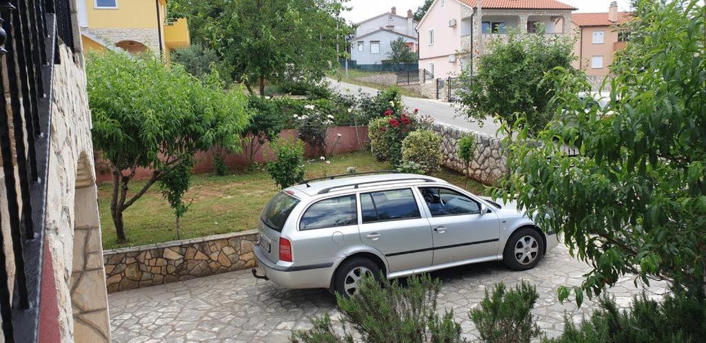 Apartments Roses Dobrinj Exterior foto