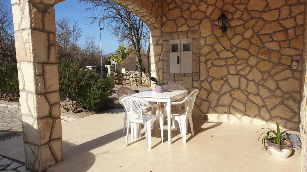 Apartments Roses Dobrinj Exterior foto