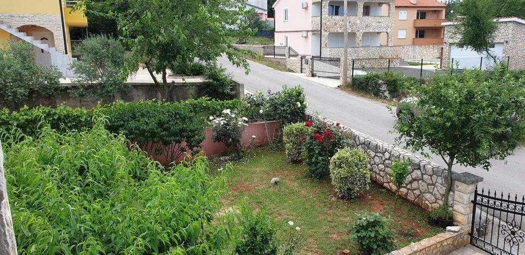 Apartments Roses Dobrinj Exterior foto